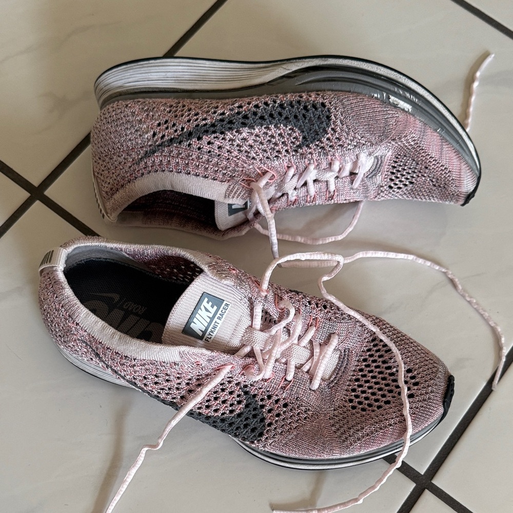 Nike flying racer macaron strawberry pink (men’s 5.5)